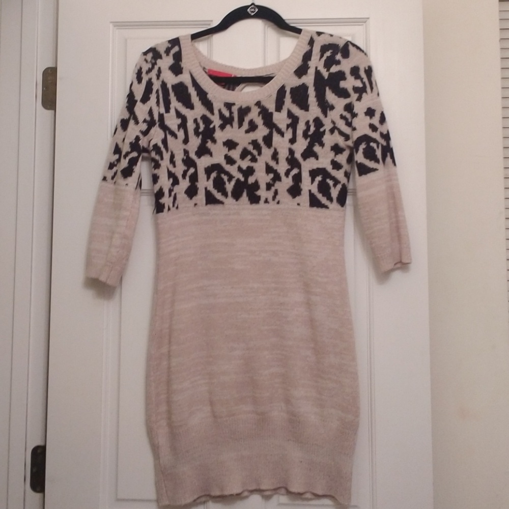 Creme/Black sweater dress